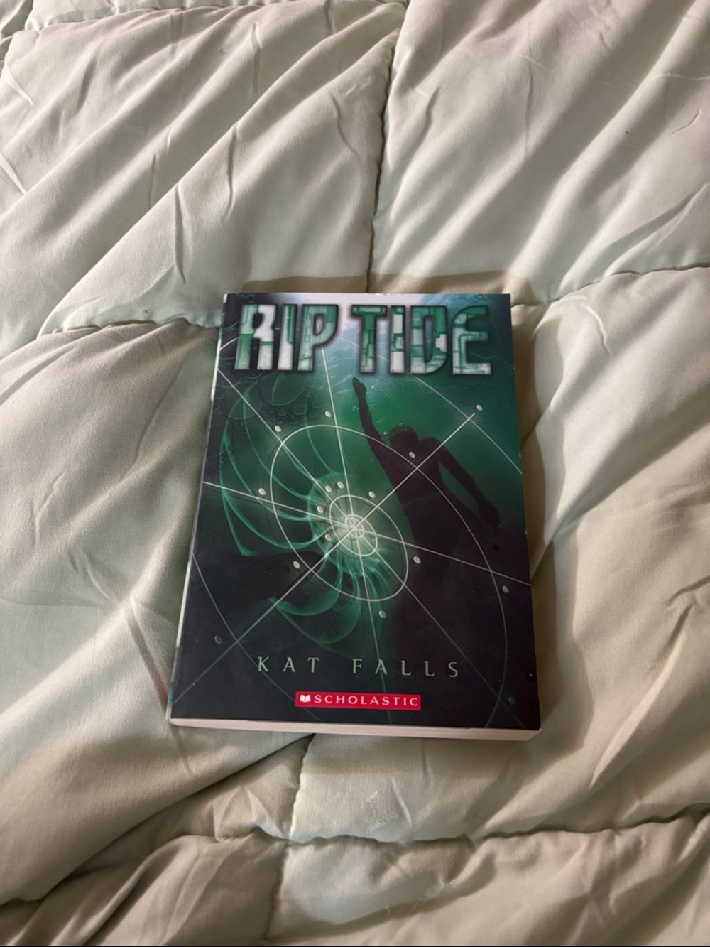 Scholastic Rip Tide — Green and Black YA Science Fiction Paperback